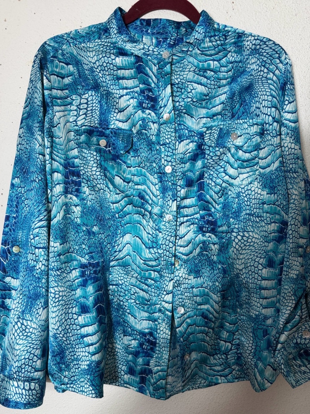 Chicos top women's 2 blue snake print long sleeve button up silky poly spandex